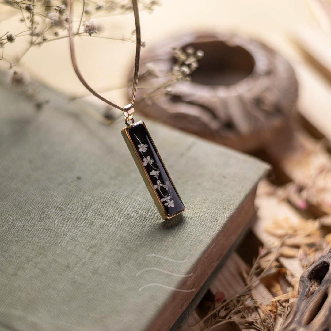 Nyx Unisex Necklace - Real flower Jewellery - Leafy Affair