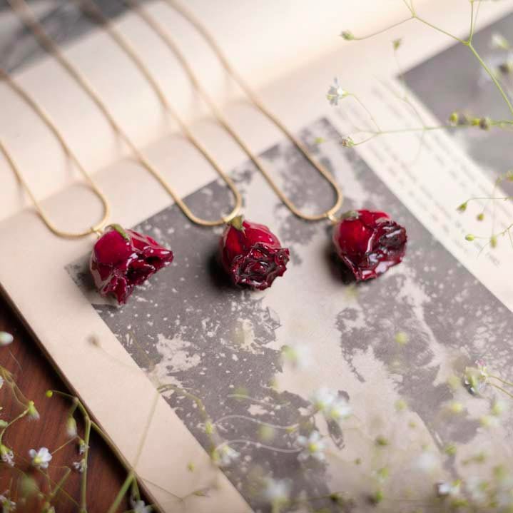 Jolie Necklace - Real flower Jewellery - Leafy Affair