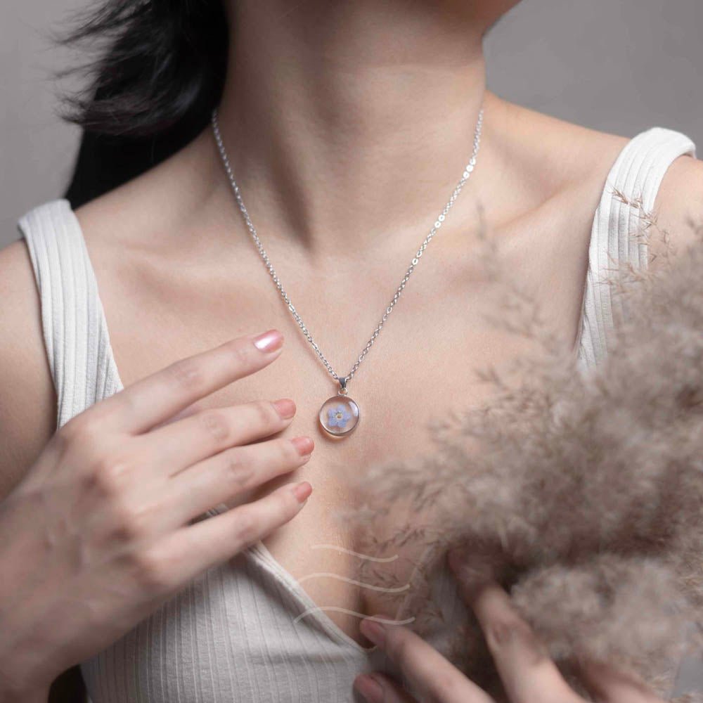 Robin's Eye Necklace - Real flower Jewellery - Leafy Affair