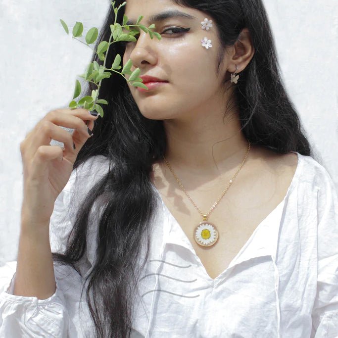 Ophelia- The Soulful Daisy - Real flower Jewellery - Leafy Affair