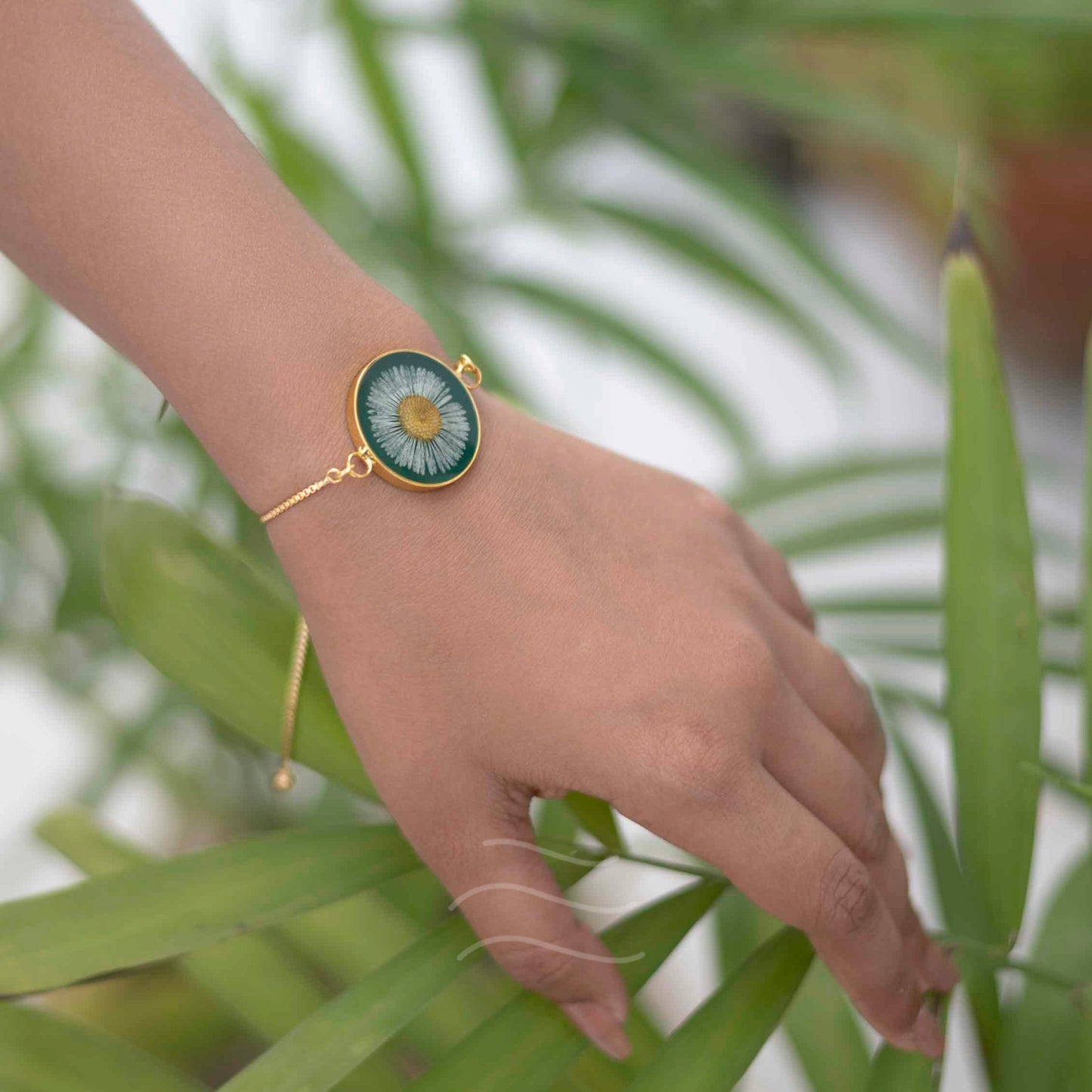 Floral Hues- Aster Bracelet - Real flower Jewellery - Leafy Affair