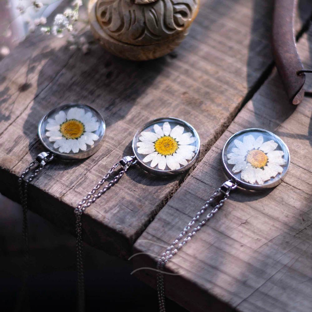 Ophelia- The Soulful Daisy - Real flower Jewellery - Leafy Affair