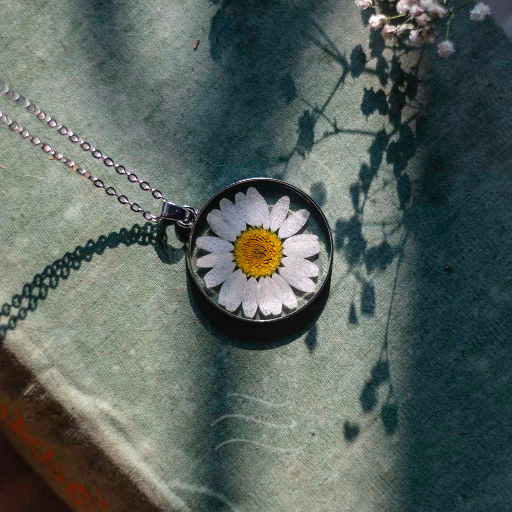 Ophelia- The Soulful Daisy - Real flower Jewellery - Leafy Affair