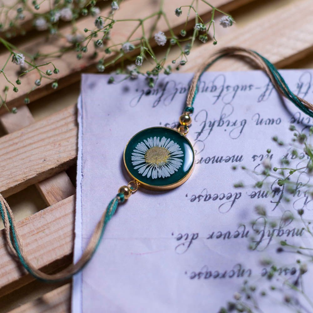 Sapno Ka Bagh Rakhi - Real flower Jewellery - Leafy Affair