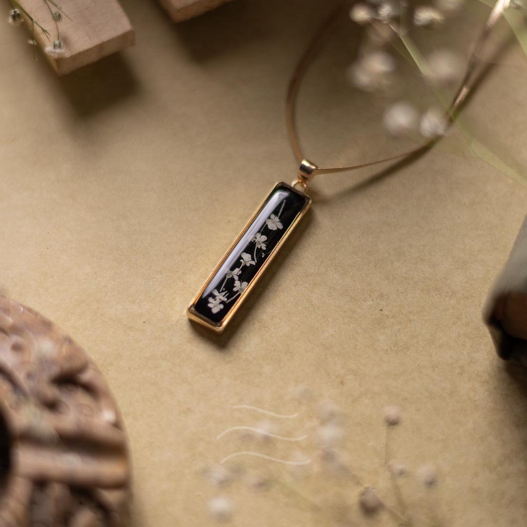 Nyx Unisex Necklace - Real flower Jewellery - Leafy Affair
