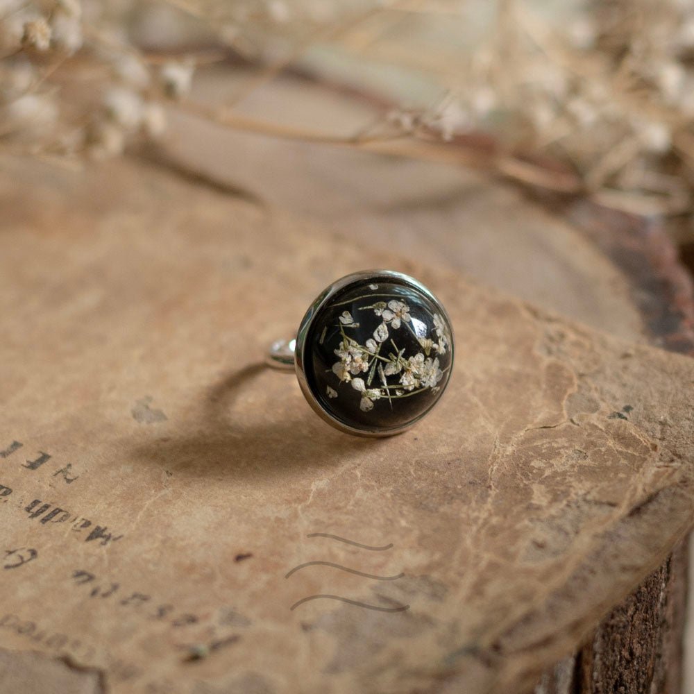 Ebony Flower Ring Unisex - Real flower Jewellery - Leafy Affair
