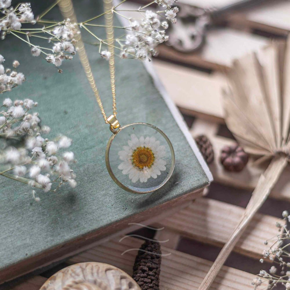 Ophelia- The Soulful Daisy - Real flower Jewellery - Leafy Affair