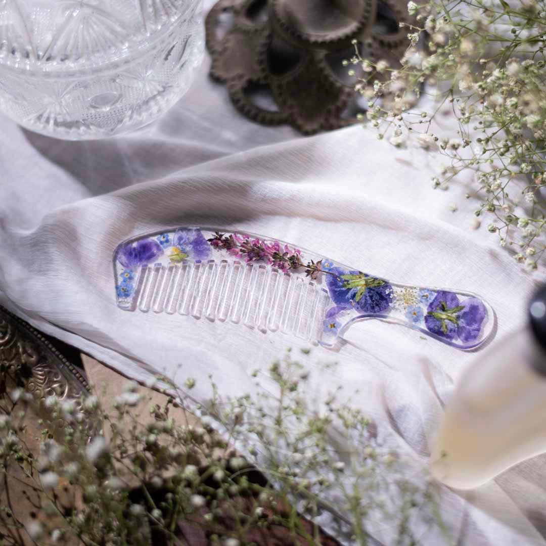 Elsa Comb - Real flower Jewellery - Leafy Affair