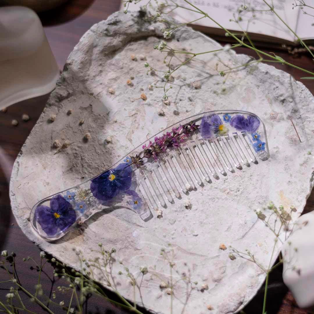 Elsa Comb - Real flower Jewellery - Leafy Affair
