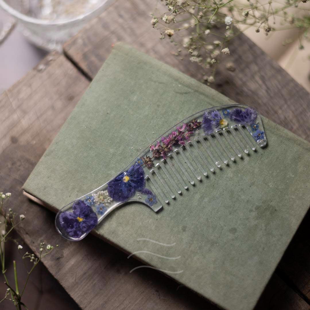 Elsa Comb - Real flower Jewellery - Leafy Affair