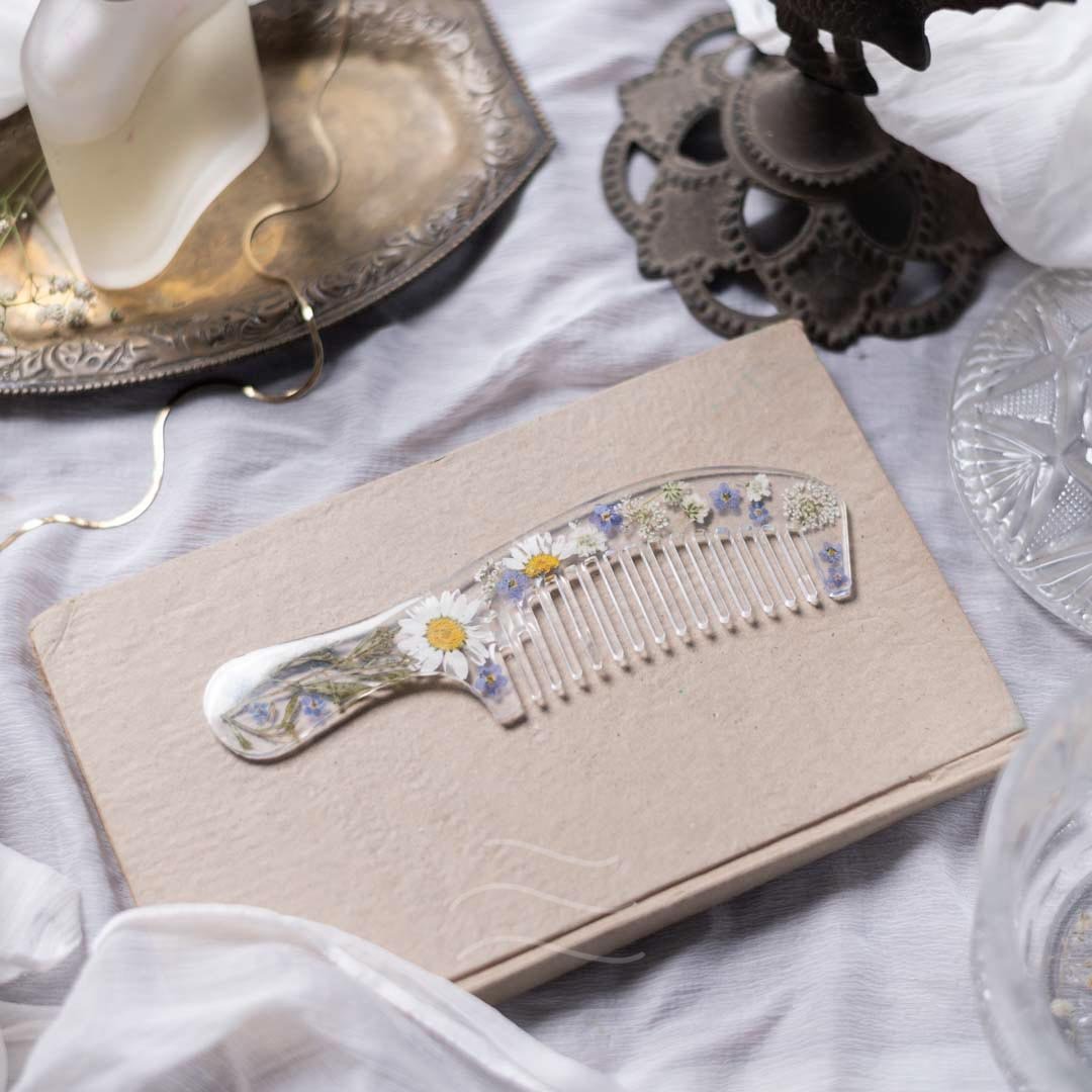 Cinderella Comb - Real flower Jewellery - Leafy Affair