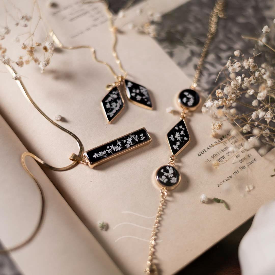 Lyra Set - Real flower Jewellery - Leafy Affair
