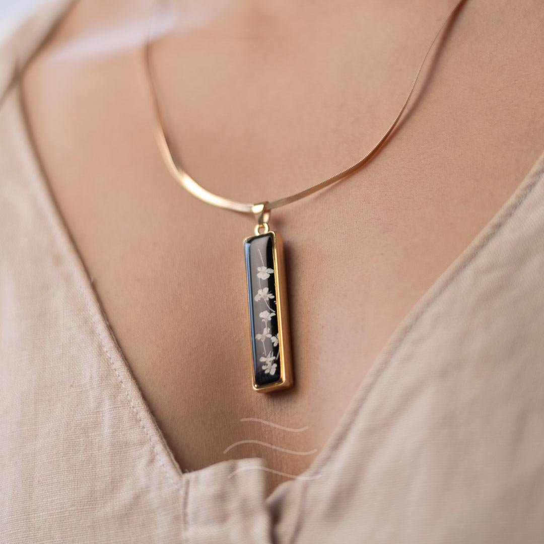 Nyx Unisex Necklace - Real flower Jewellery - Leafy Affair