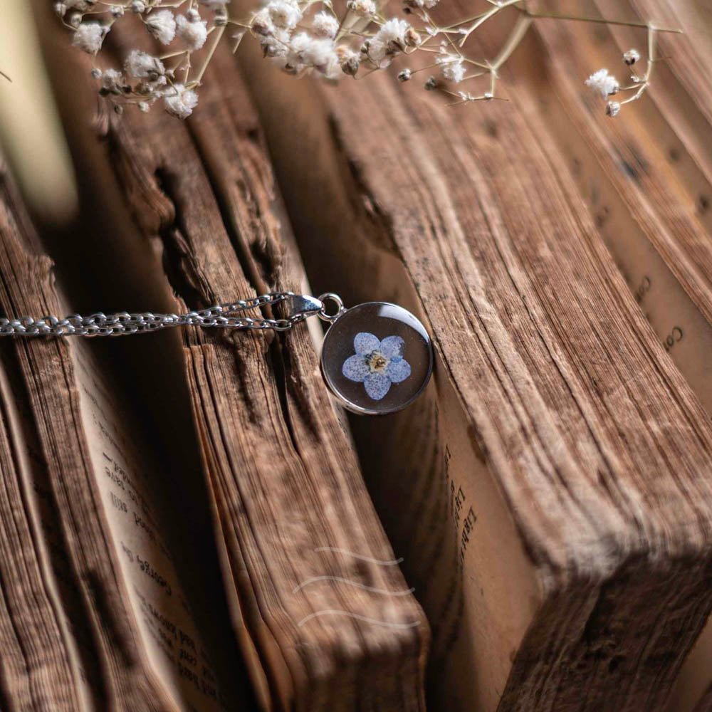 Robin's Eye Necklace - Real flower Jewellery - Leafy Affair