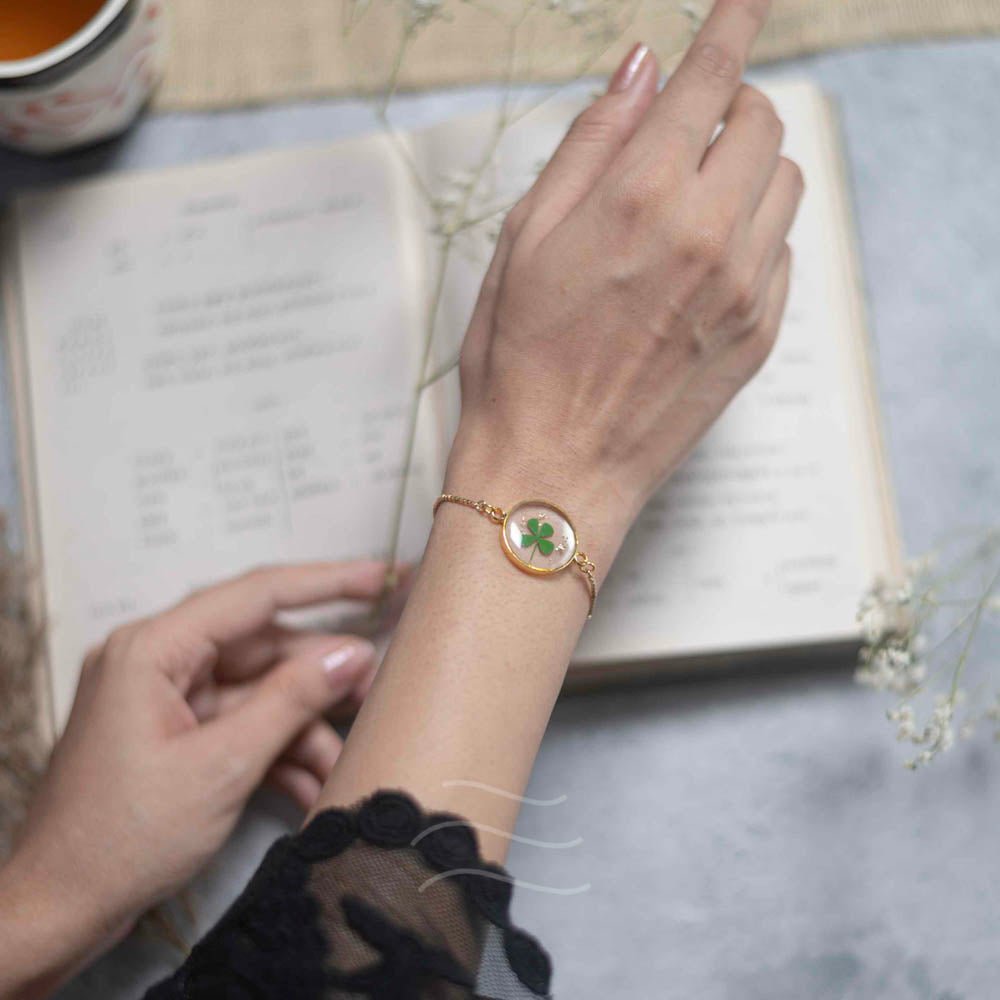 Clover Fairy Bracelet - Real flower Jewellery - Leafy Affair