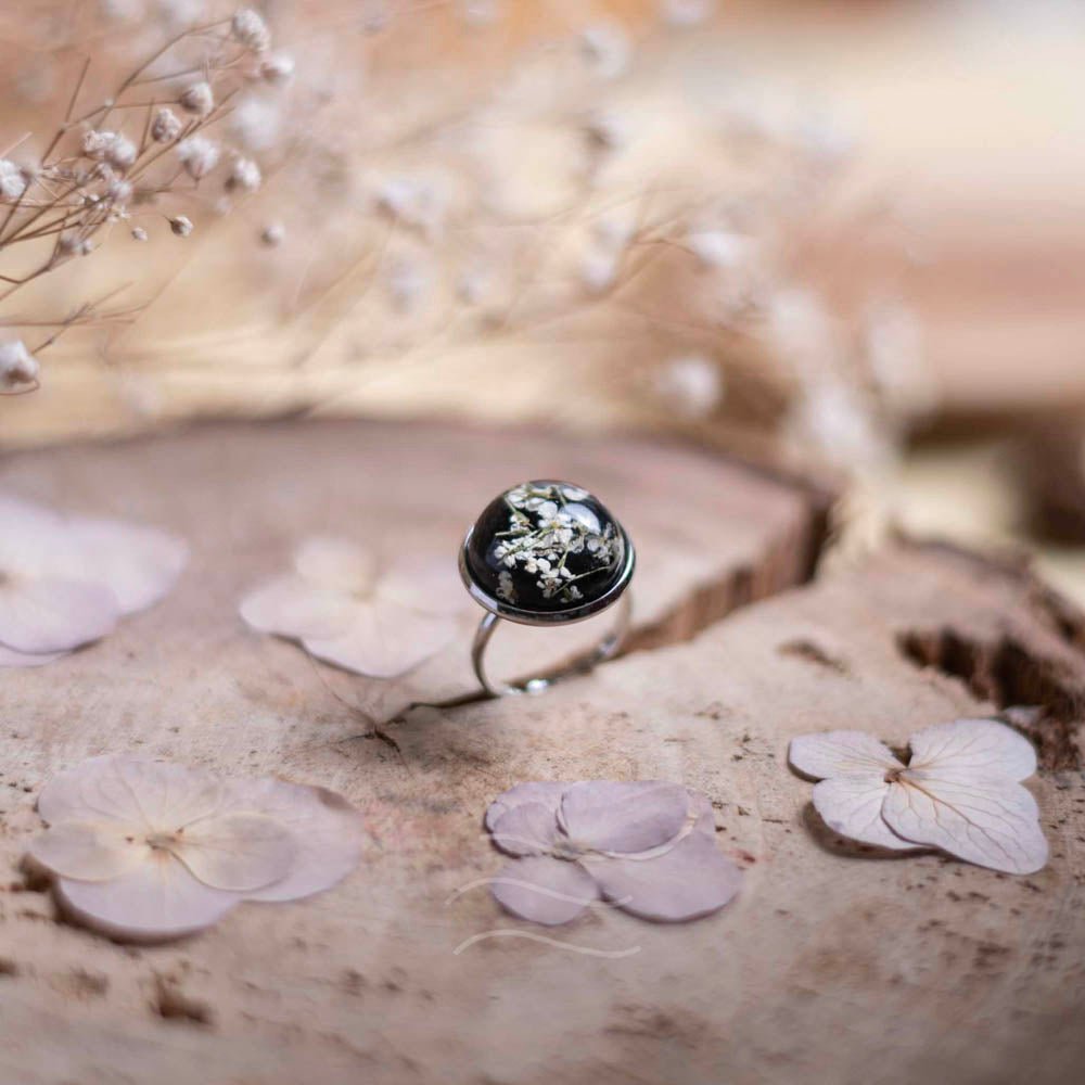Ebony Flower Ring Unisex - Real flower Jewellery - Leafy Affair