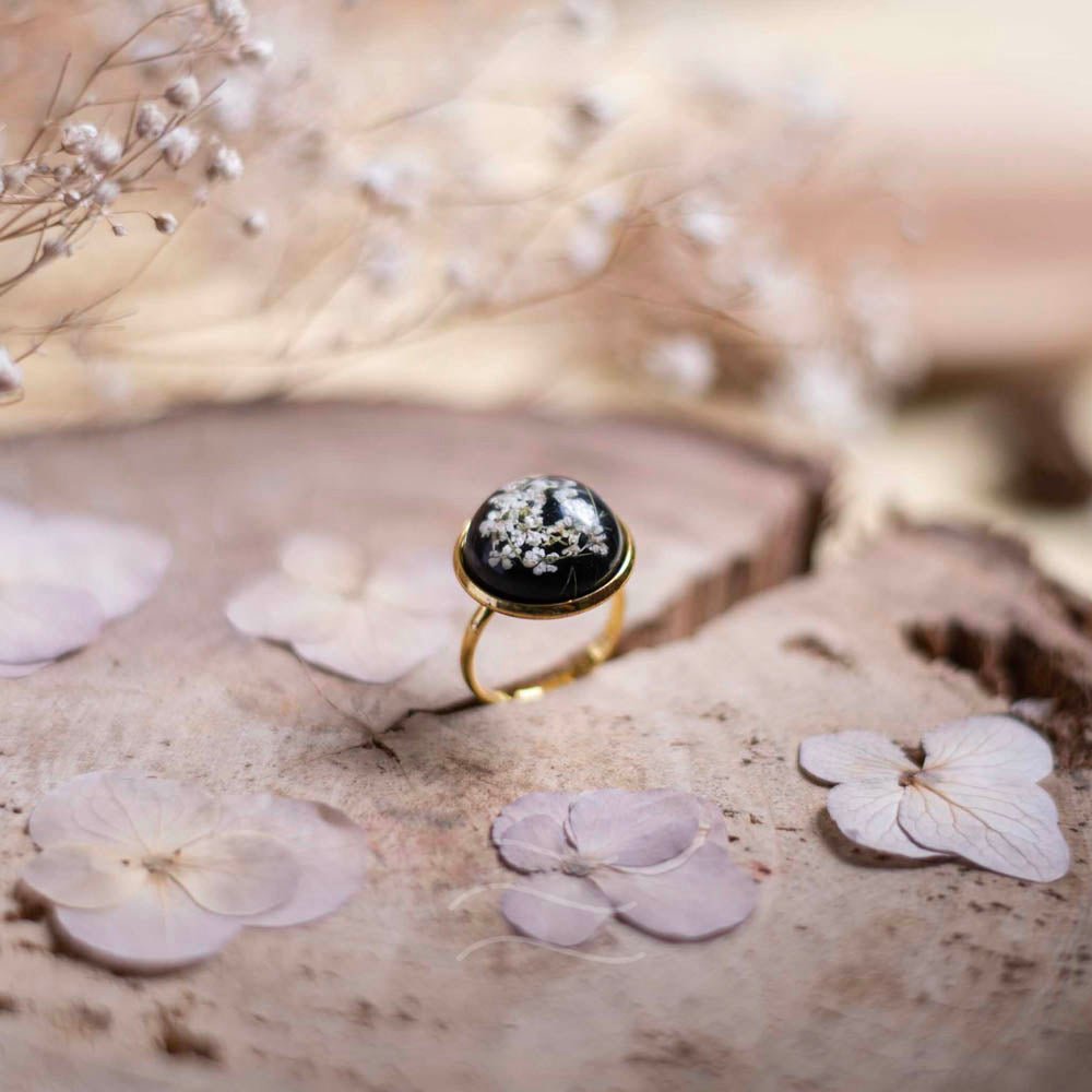 Ebony Flower Ring Unisex - Real flower Jewellery - Leafy Affair