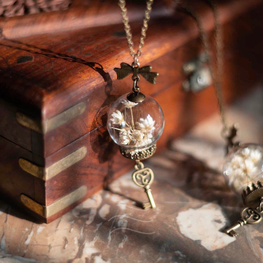 Whimsical Daisy - Real flower Jewellery - Leafy Affair
