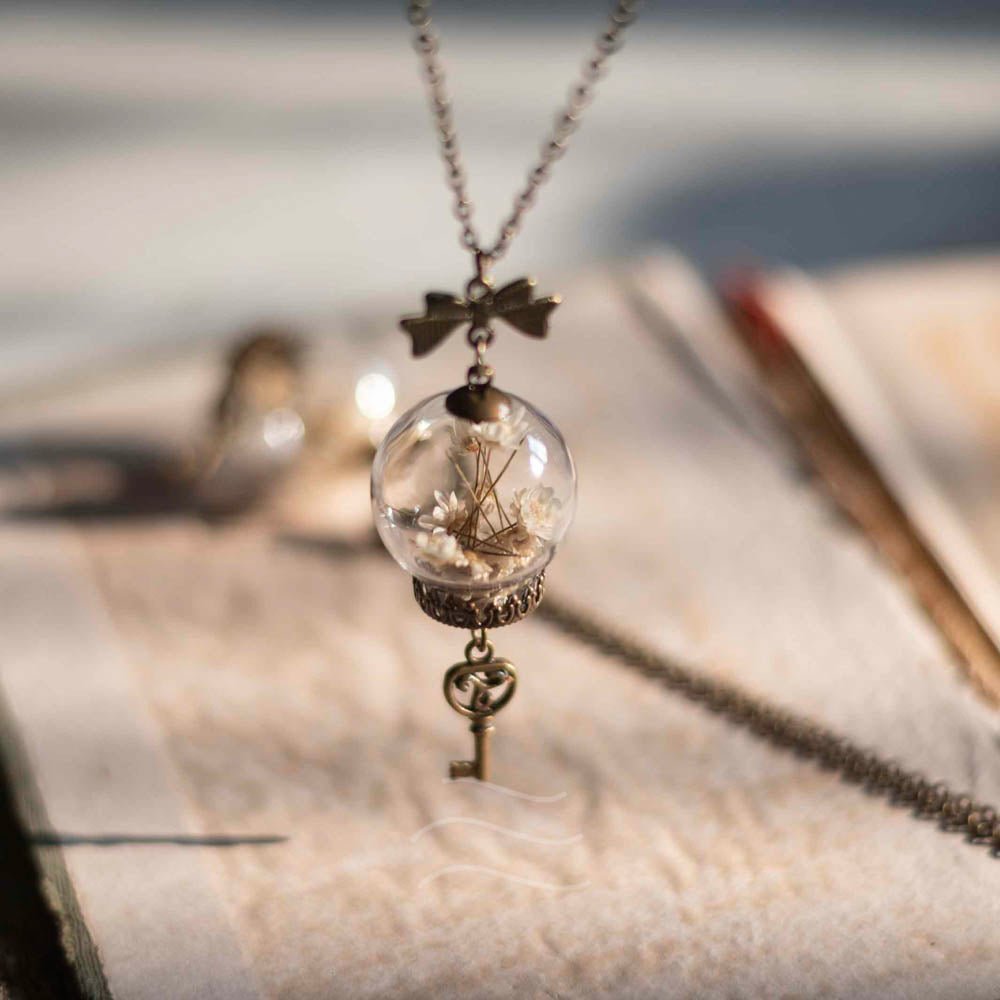 Whimsical Daisy - Real flower Jewellery - Leafy Affair