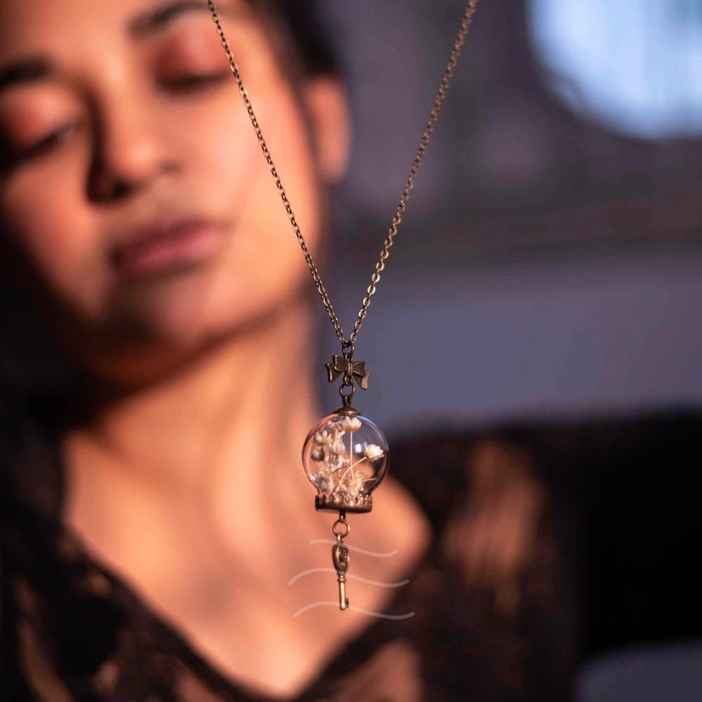 Whimsical Daisy - Real flower Jewellery - Leafy Affair
