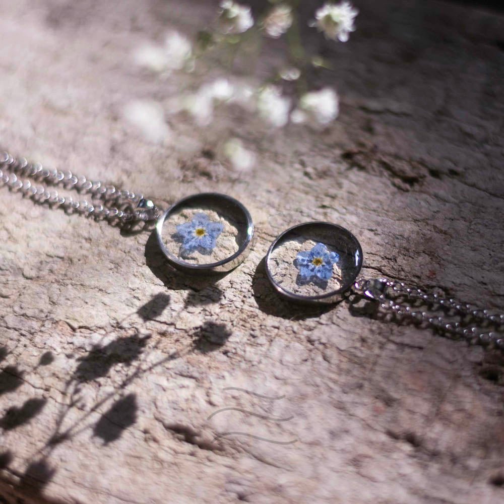 Robin's Eye Necklace - Real flower Jewellery - Leafy Affair