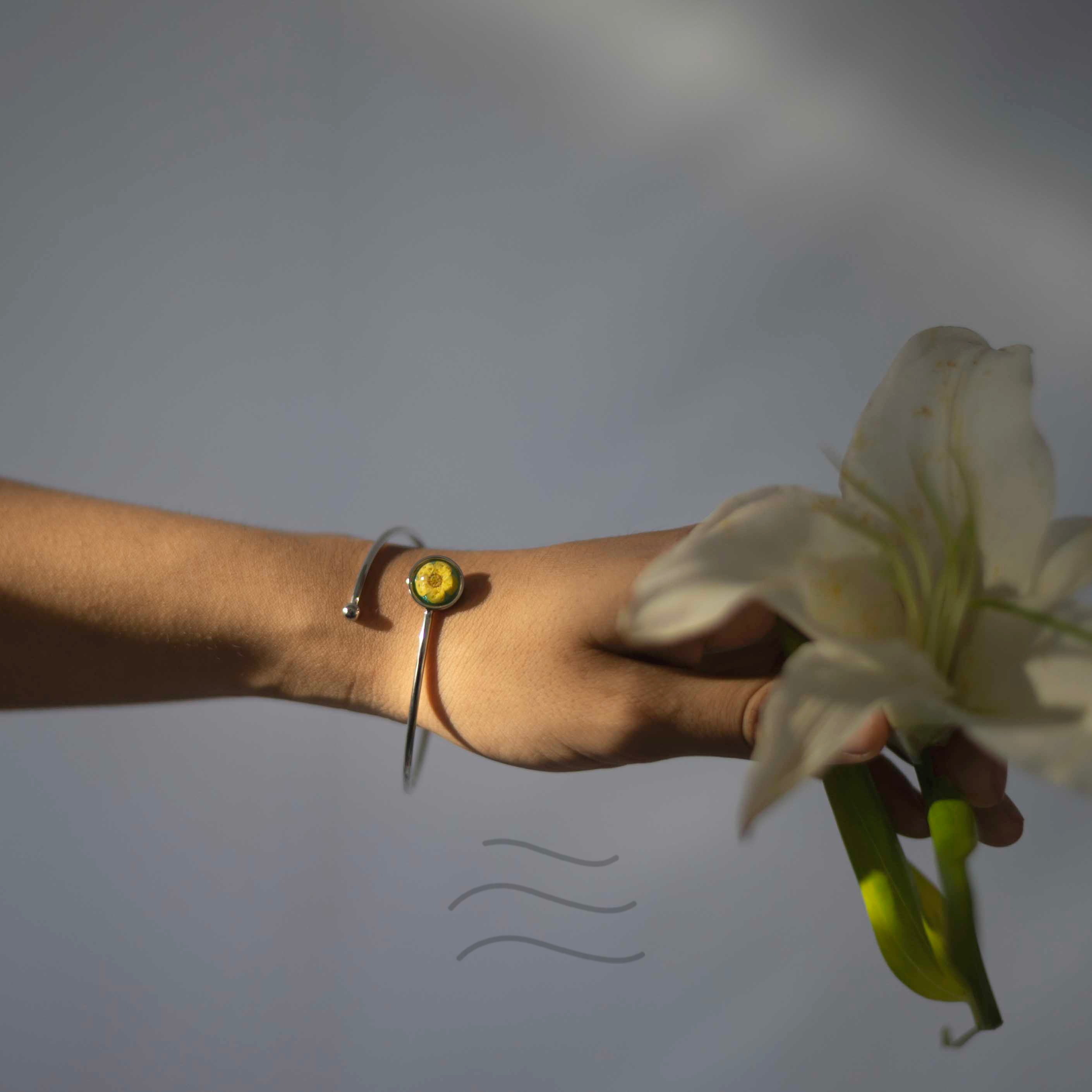 ✪ Five Leaf Flower Decor Chain Bracelet Plum Blossom Double Sided Charm  Bracelets 